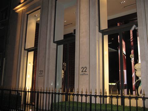 lvmh 22 avenue montaigne.